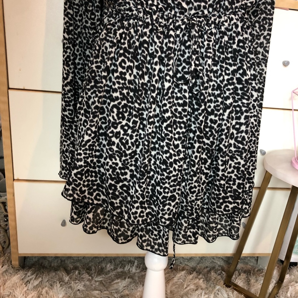 Leopard Tiered Blouse - Picture 6 of 8